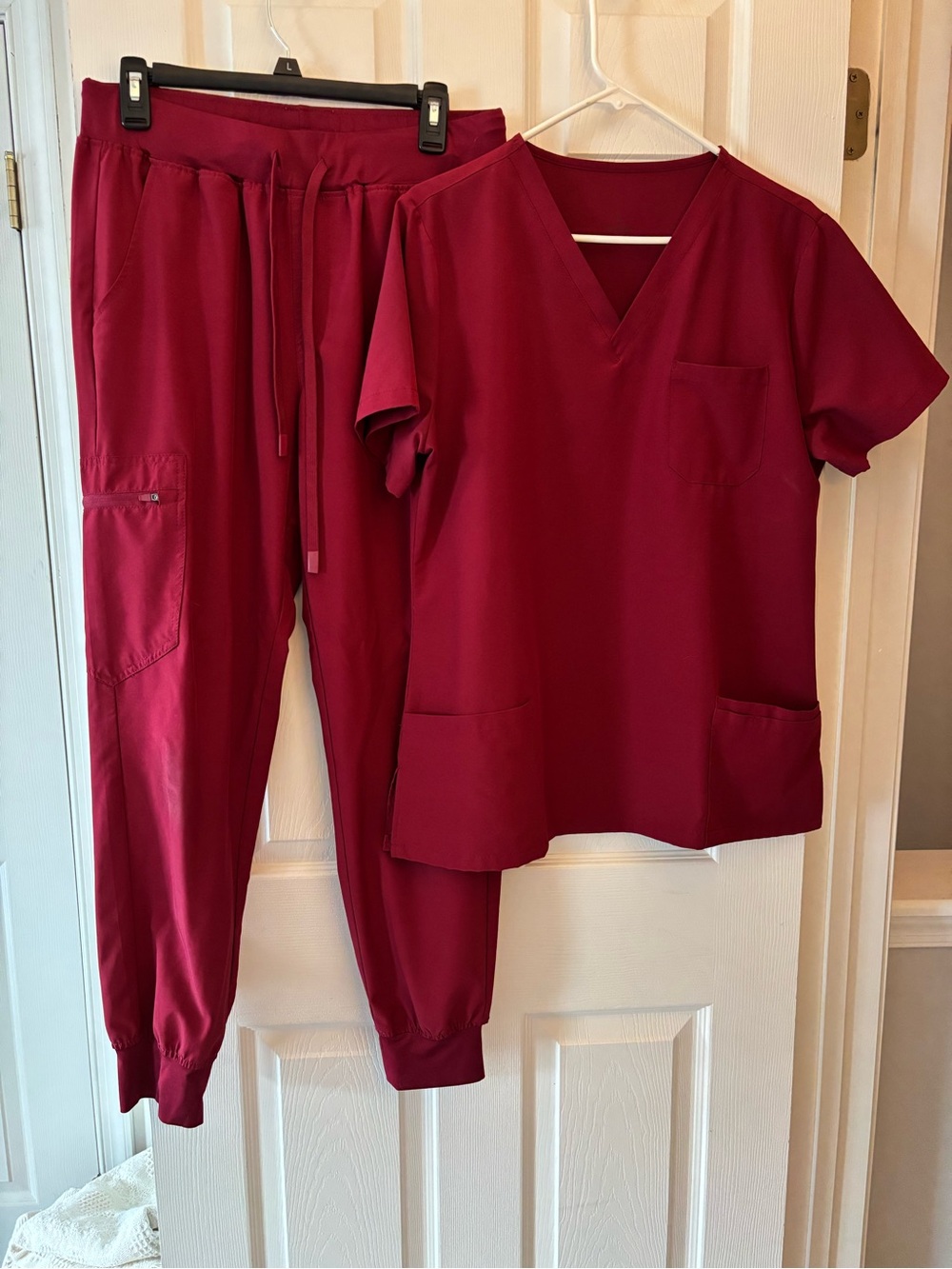 Cozyfit Womens Scrub Set 3 Pocket Top & Jogger Pants in Burgundy Size Large
